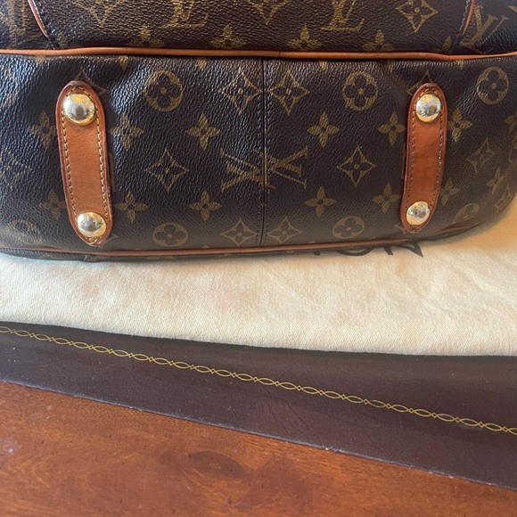 Louis Vuitton - Picture 7 of 16